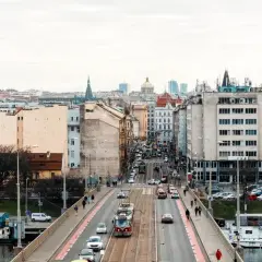 Praga autem: Jak wybrać najlepszą trasę i uniknąć mandatów?