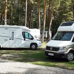Prawo jazdy na kampera: B, C1, C? Sprawdź DMC i jedź legalnie!