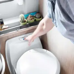 Jaka toaleta do kampera? Wybierz idealną i podróżuj komfortowo!