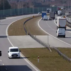 Autostrady w Polsce: Aplikacja obowiązkowa? Jak uniknąć kary 500 zł