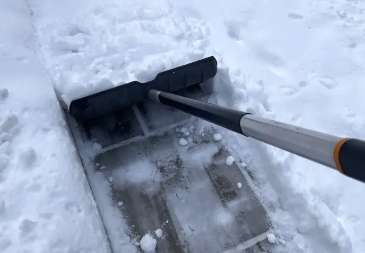 Kiedy nie musisz odśnieżać chodnika? Poznaj 5 kluczowych wyjątków!