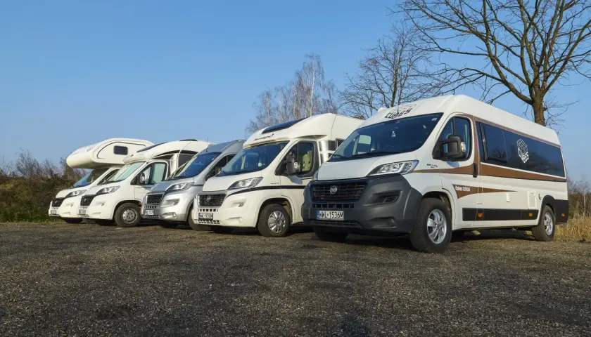 Kamper na tydzień: Ile kosztuje? Uniknij ukrytych opłat!