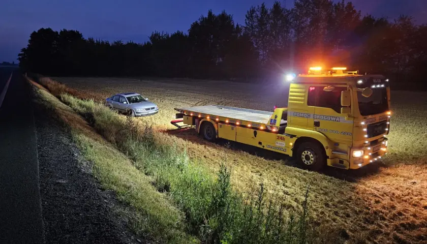 Awaria na autostradzie? Sprawdź, jak bezpiecznie wezwać pomoc!