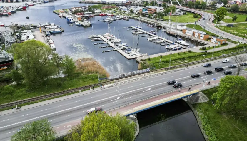 Warszawa-Kołobrzeg: Która trasa najlepsza? Czas, koszt, komfort