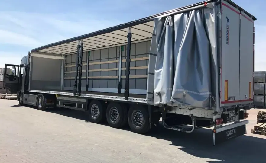 Ile LDM ma naczepa? Odkryj 13,6 LDM i tajniki transportu