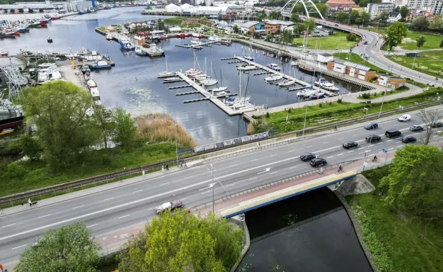 Warszawa-Kołobrzeg: Która trasa najlepsza? Czas, koszt, komfort