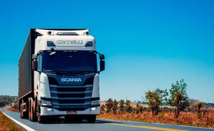 Naczepa do tira: Ile waży? Waga, DMC, ładowność i kary w transporcie