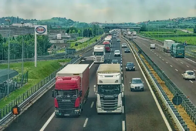 Mandat za wyprzedzanie ciężarówki